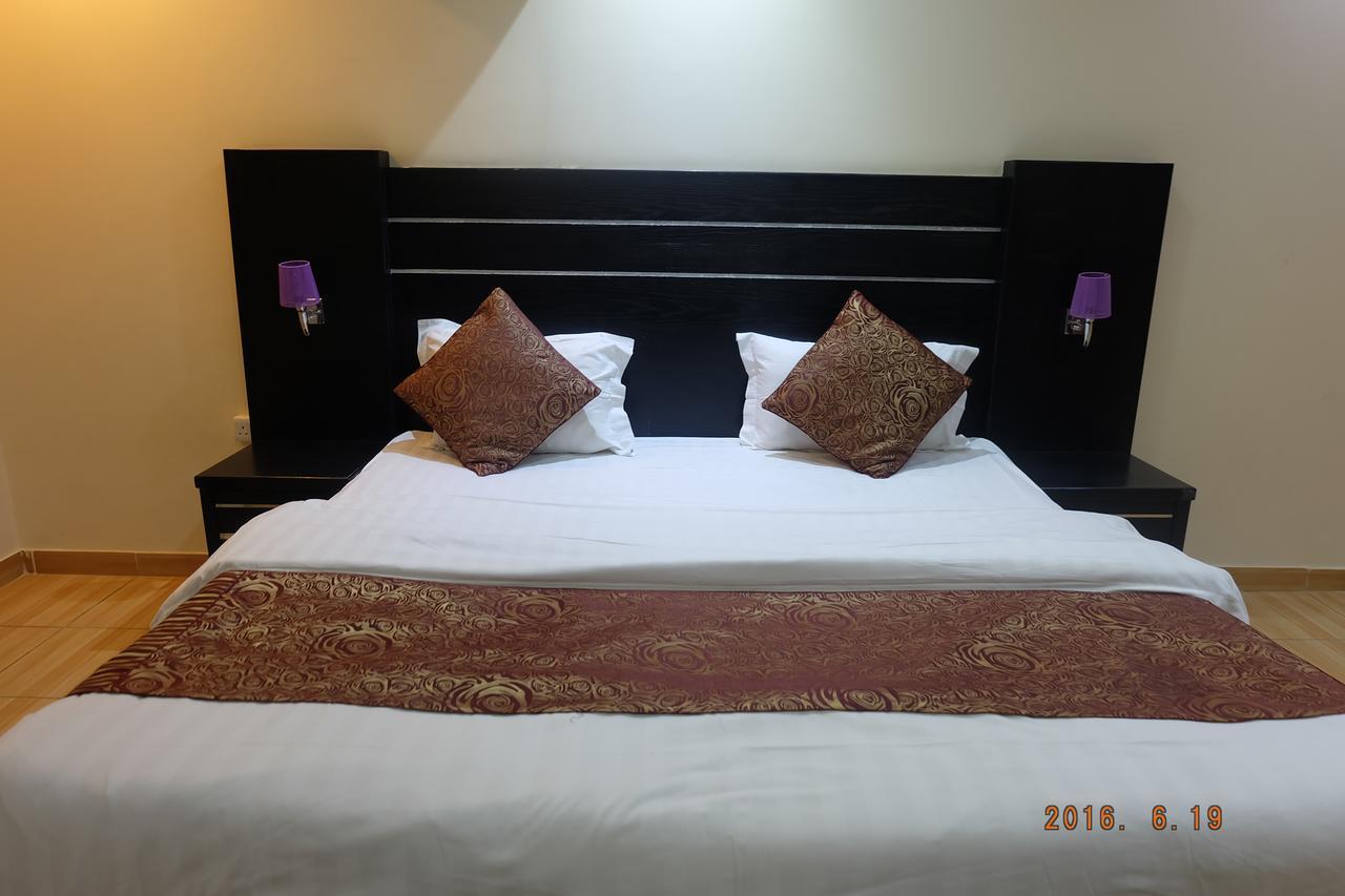 Talin Star Suites Ar Riyad Esterno foto